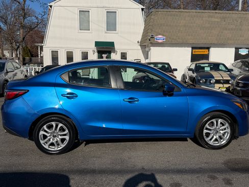 Used 2017 Toyota Yaris iA image 23