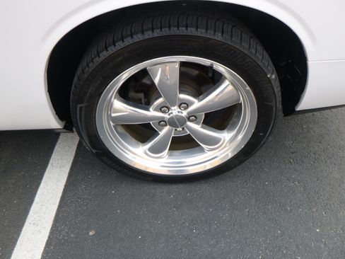 Used 2011 Dodge Challenger R/T image 9