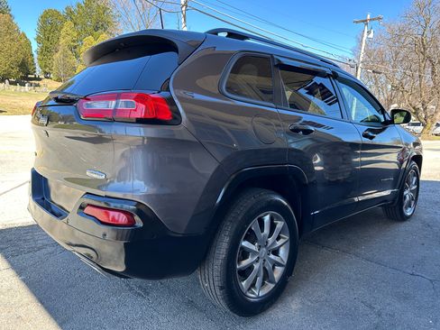 Used 2018 Jeep Cherokee Latitude image 4