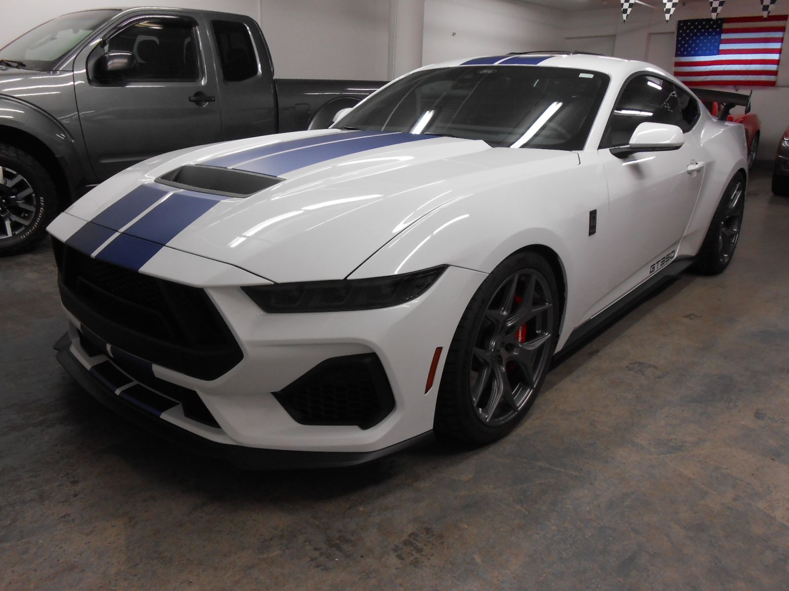 Used 2025 Ford Mustang Shelby GT350 RWD image 2