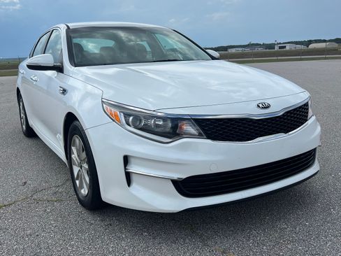 Used 2018 Kia Optima LX FWD image 10