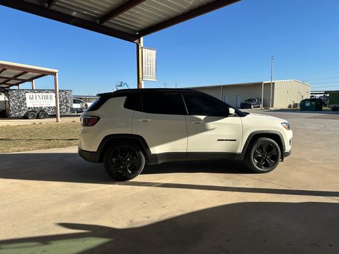 Used 2019 Jeep Compass Latitude image 6