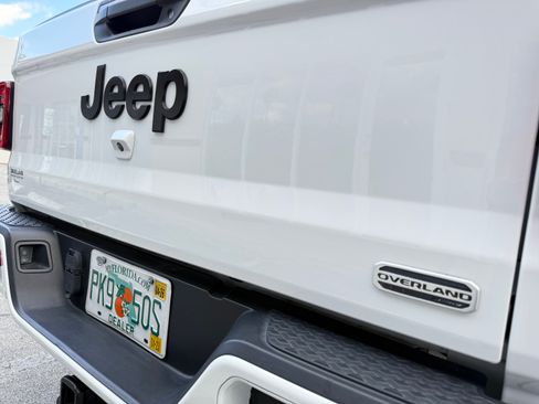 Used 2021 Jeep Gladiator Overland image 15