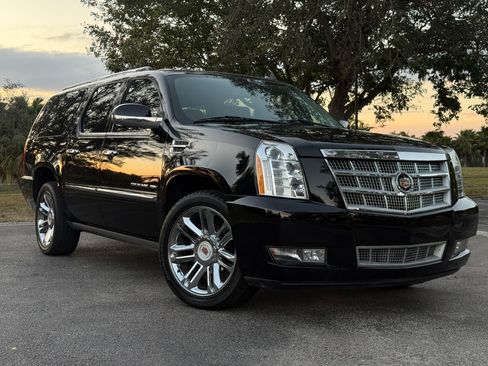 Used 2014 Cadillac Escalade ESV Platinum image 3