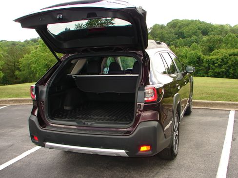 Used 2025 Subaru Outback Limited AWD/4WD image 8