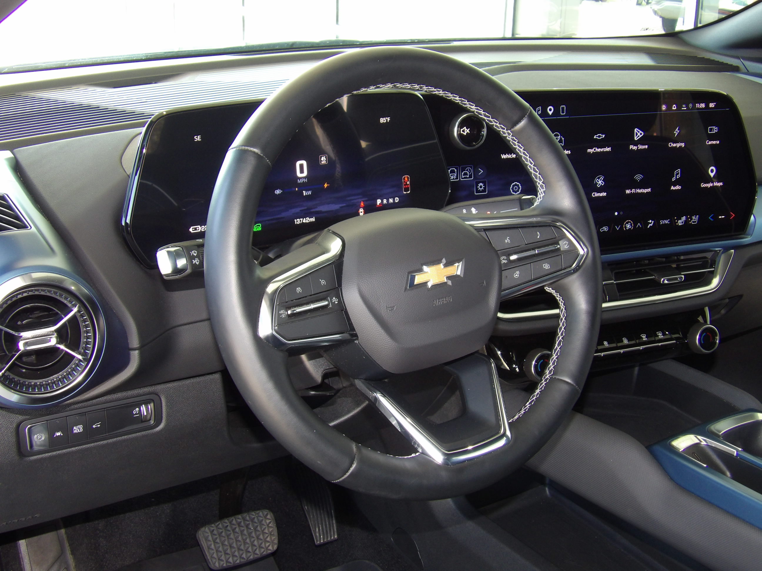Used 2024 Chevrolet Equinox EV FWD LT w/ 3LT image 14