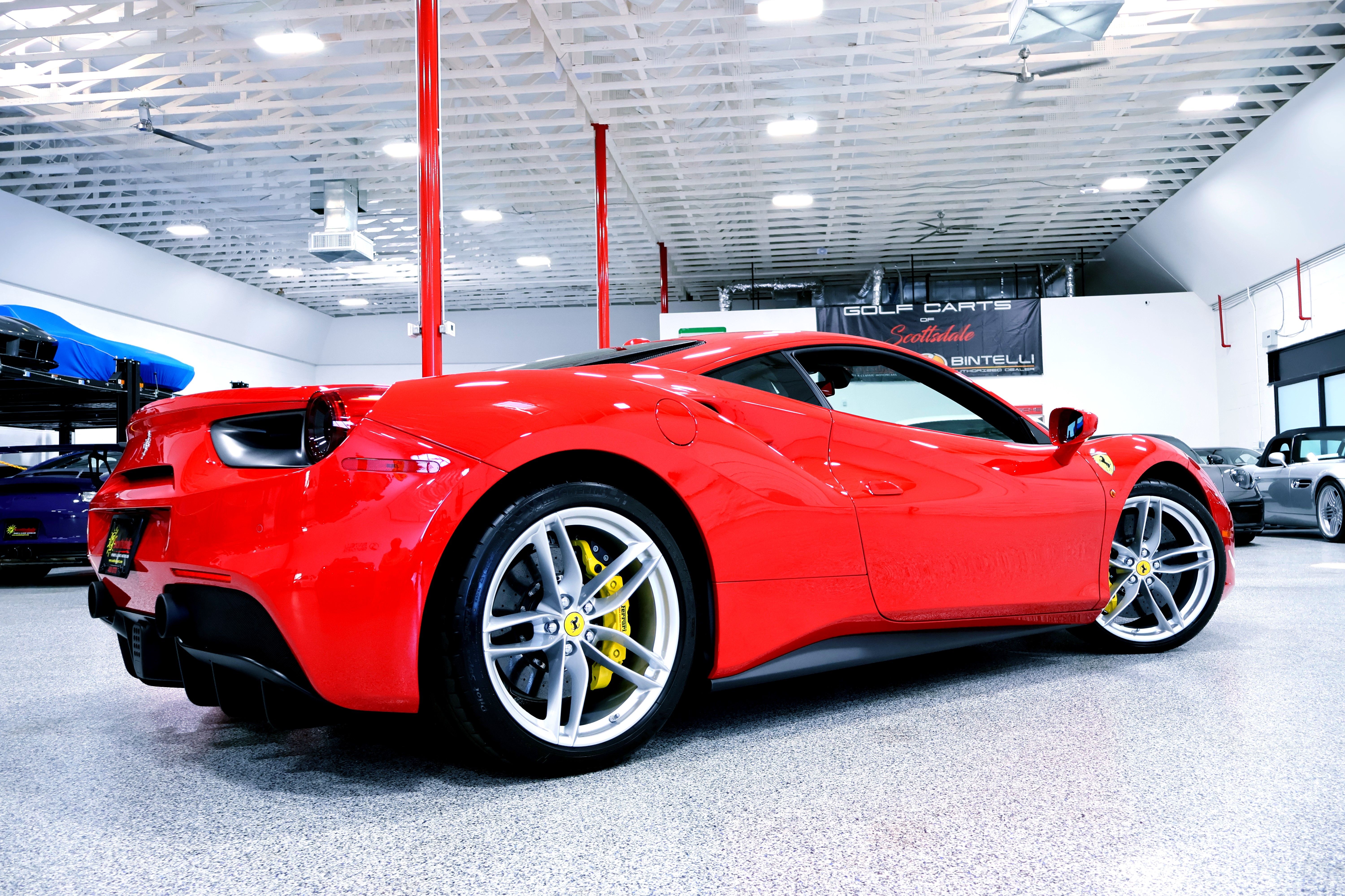 Used 2018 Ferrari 488 GTB RWD image 12
