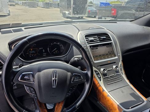 Used 2018 Lincoln MKX AWD Select image 16