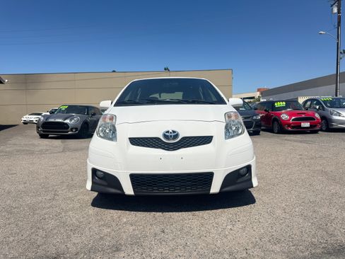 Used 2009 Toyota Yaris 4-Door Hatchback FWD image 13