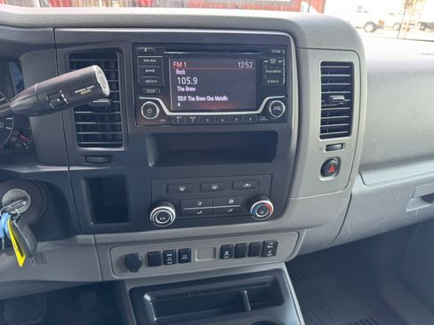 Used 2018 Nissan NV 3500 SV RWD image 13