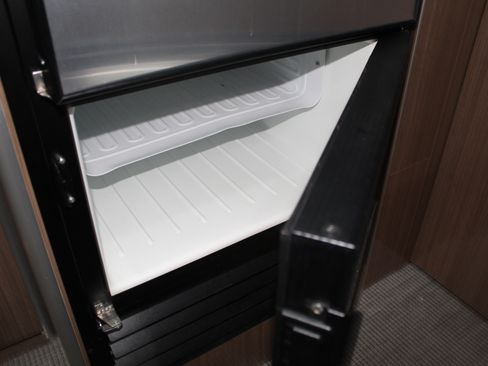 Used 2017 Mercedes-Benz Sprinter 3500 image 27