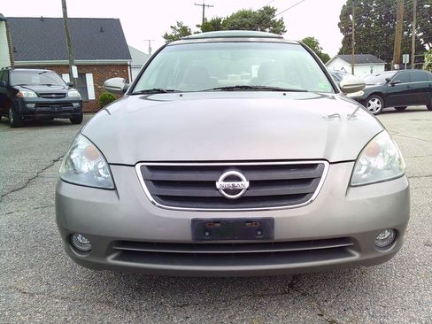 Used 2003 Nissan Altima 3.5 SE image 2