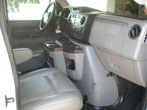 Used 2009 Ford E-150 and Econoline 150 UNAVAIL RWD image 6