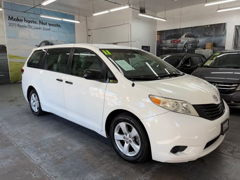 Used 2011 Toyota Sienna UNAVAIL FWD image 8