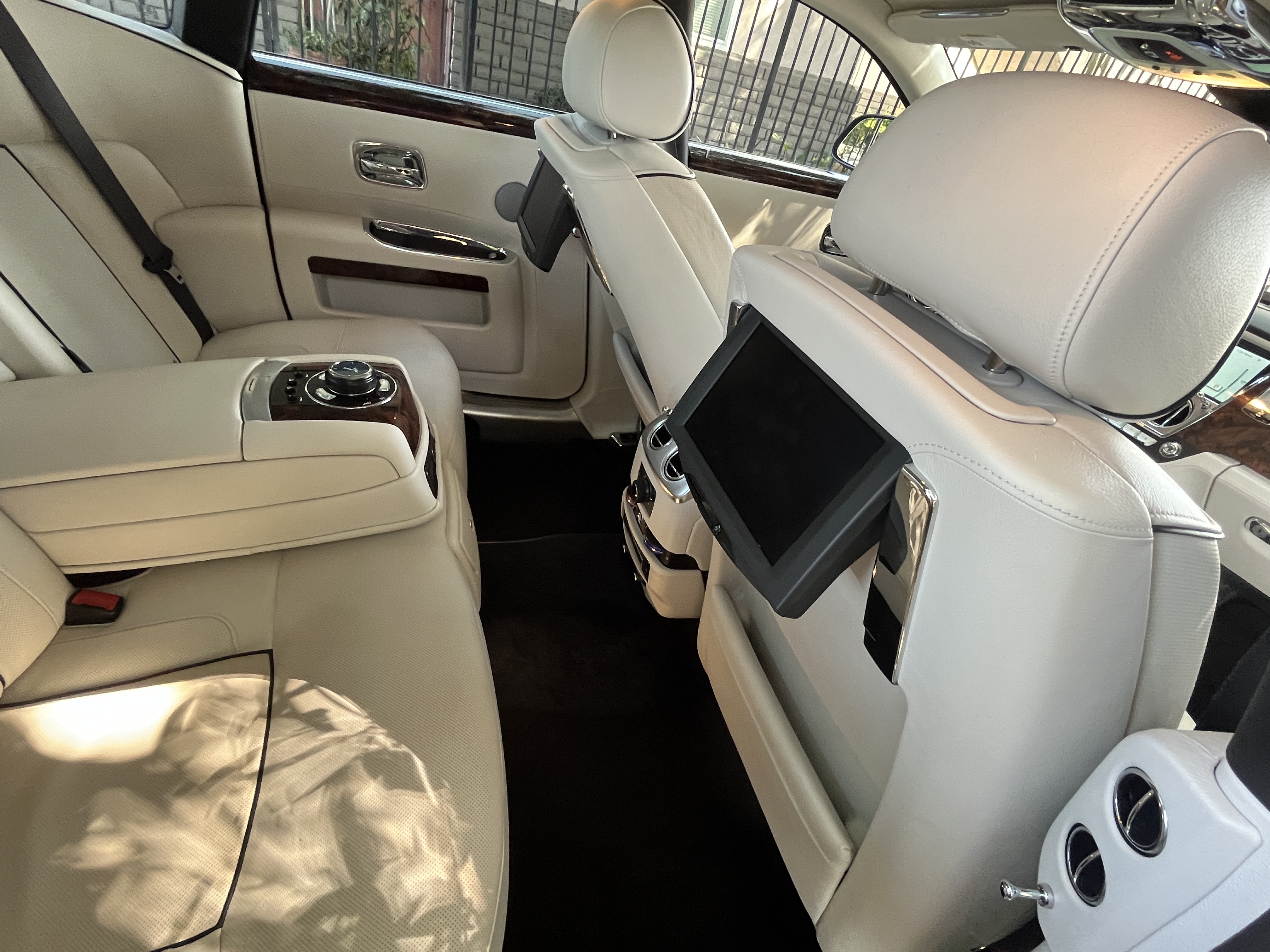 Used 2014 Rolls-Royce Ghost RWD image 38