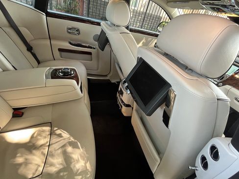 Used 2014 Rolls-Royce Ghost image 38