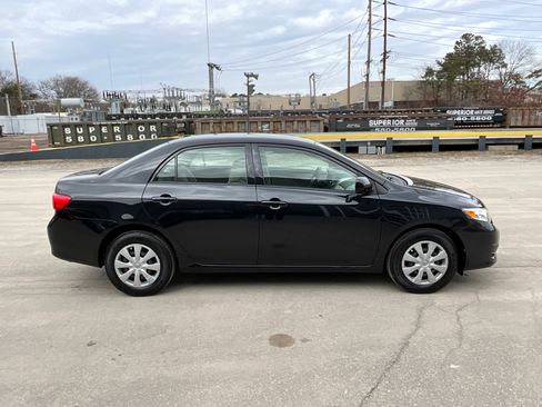 Used 2010 Toyota Corolla LE image 4