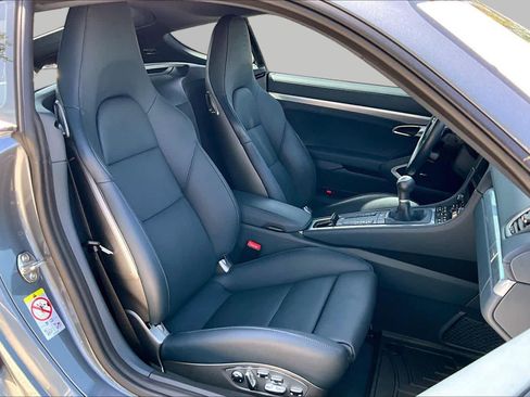 Used 2025 Porsche 718 Cayman RWD image 9