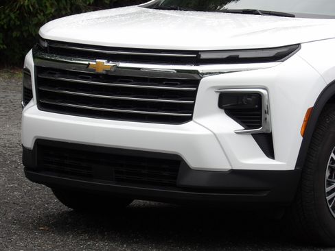 Used 2026 Chevrolet Traverse FWD LT image 11