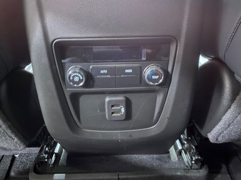 Used 2023 Buick Enclave FWD Essence image 23