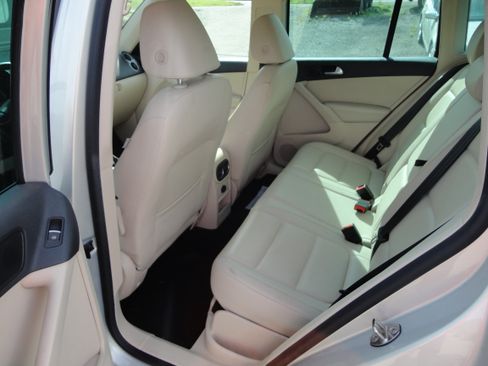 Used 2015 Volkswagen Tiguan 4Motion AWD/4WD image 9