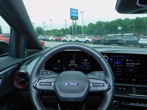 Used 2024 Chevrolet Equinox EV FWD RS w/2RS image 2