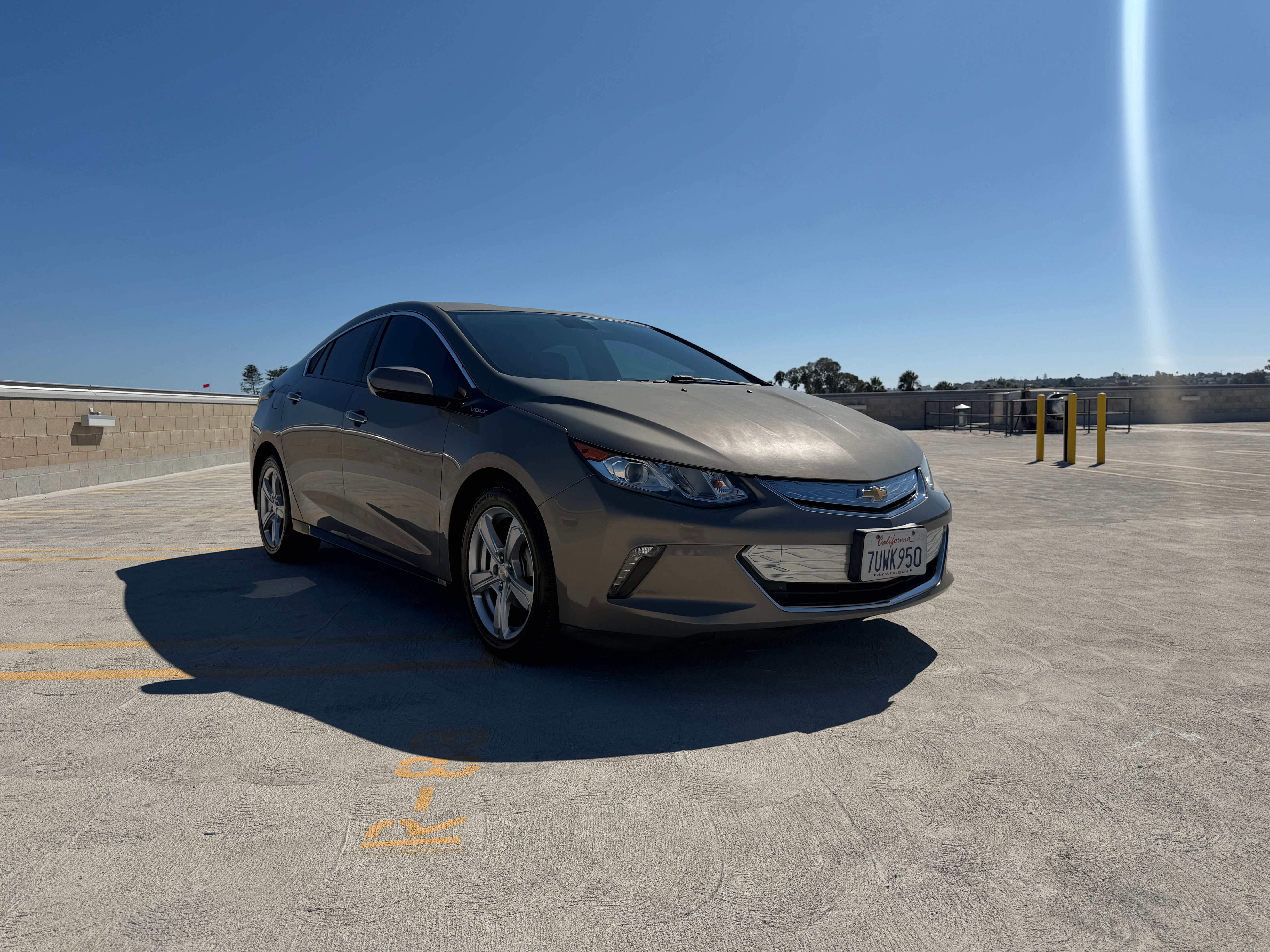 Used 2017 Chevrolet Volt LT FWD image 3