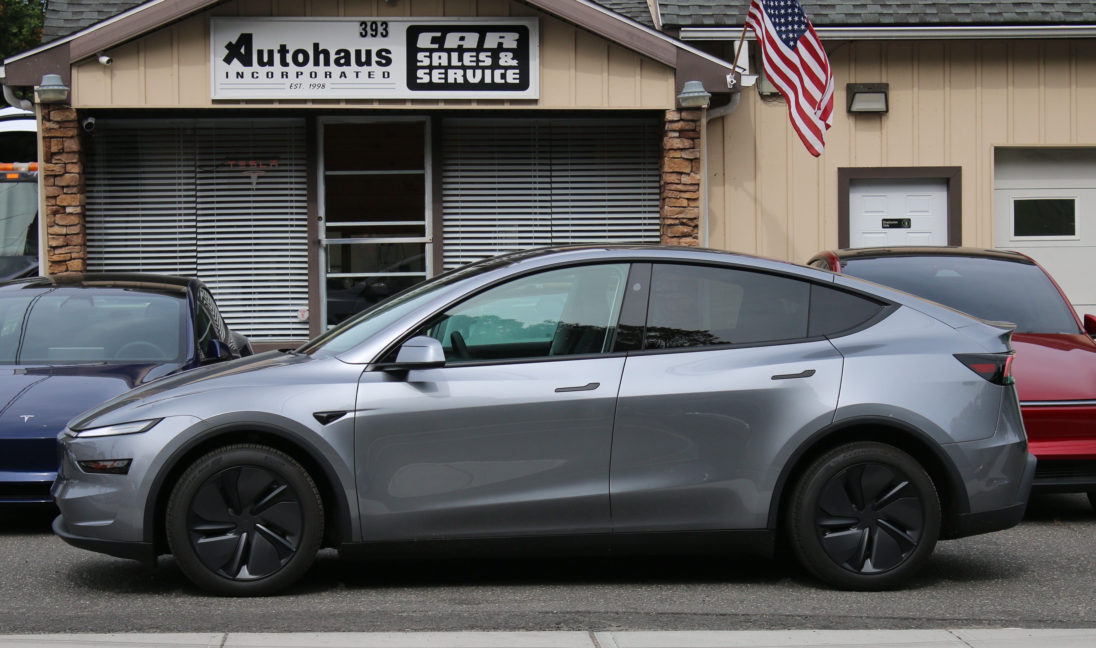 Used 2026 Tesla Model Y AWD image 1