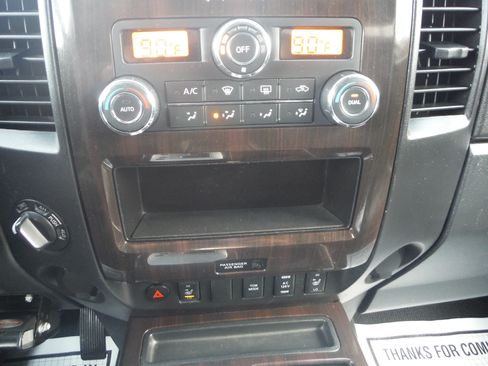 Used 2013 Nissan Titan SL image 20