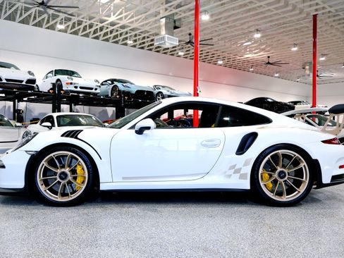 Used 2016 Porsche 911 GT3 RS RWD image 2