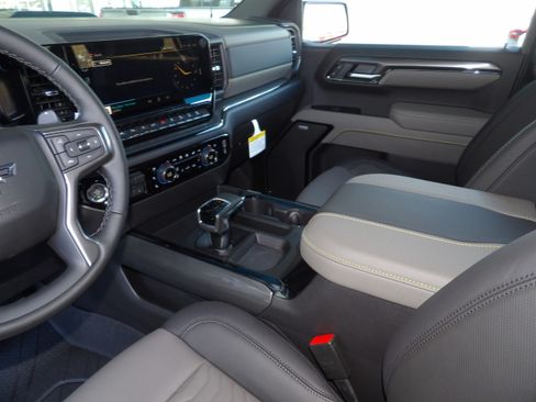 New 2026 Chevrolet Silverado 1500 ZR2 image 25