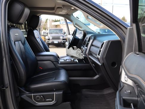 Used 2018 Ford Expedition Platinum image 18