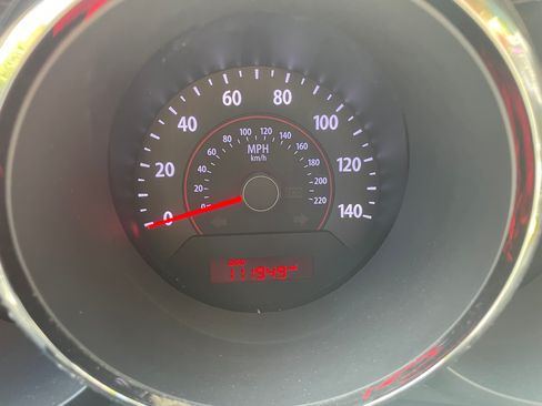 Used 2010 Kia Soul + FWD image 10