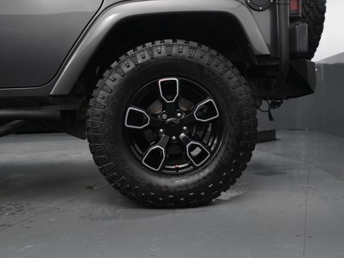 Used 2018 Jeep Wrangler Unlimited Sahara image 20