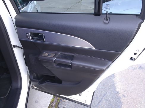 Used 2015 Lincoln MKX image 12