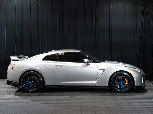 Used 2020 Nissan GT-R AWD/4WD image 8