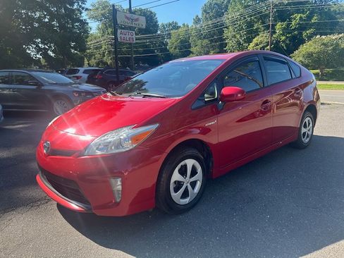 Used 2015 Toyota Prius Two FWD image 1