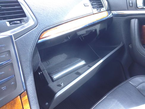 Used 2013 Lincoln MKS image 17