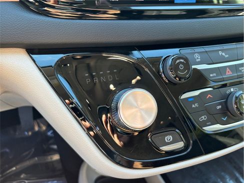 Used 2023 Chrysler Voyager LX image 35