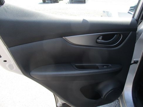 Used 2017 Nissan Rogue Sport S image 19