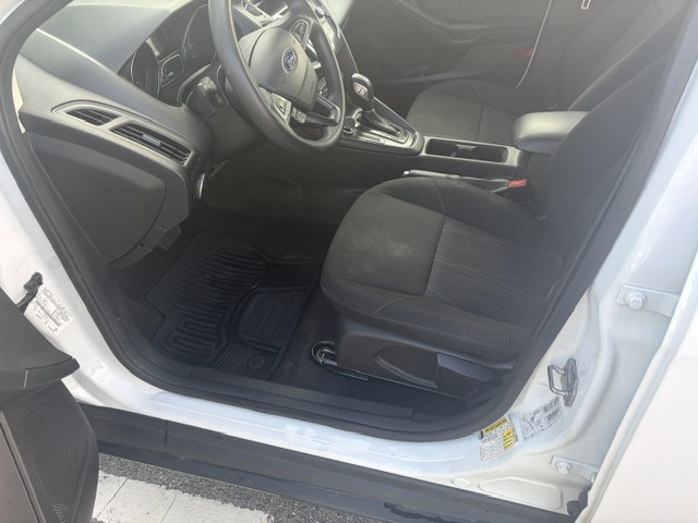 Used 2017 Ford Focus SE Hatchback FWD image 9