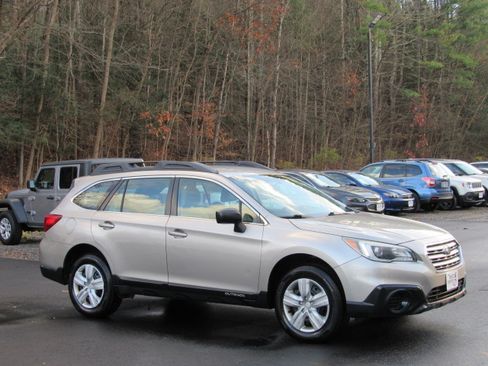 Used 2016 Subaru Outback 2.5i Premium image 15