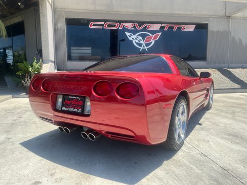 Used 1998 Chevrolet Corvette Coupe RWD image 18