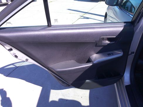 Used 2012 Toyota Camry SE image 10