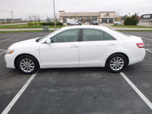 Used 2011 Toyota Camry XLE image 1