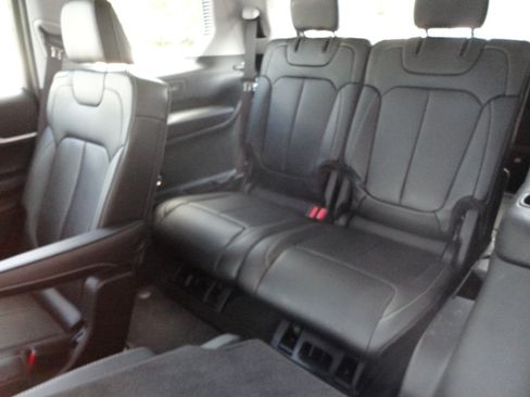 Used 2022 Jeep Grand Cherokee L 4WD Limited image 20