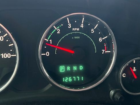 Used 2012 Jeep Wrangler Unlimited Sahara image 7