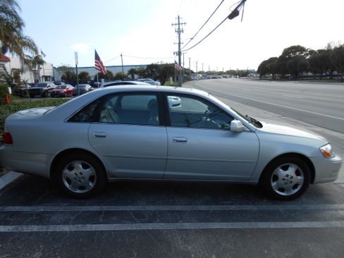 Used 2004 Toyota Avalon XLS image 5