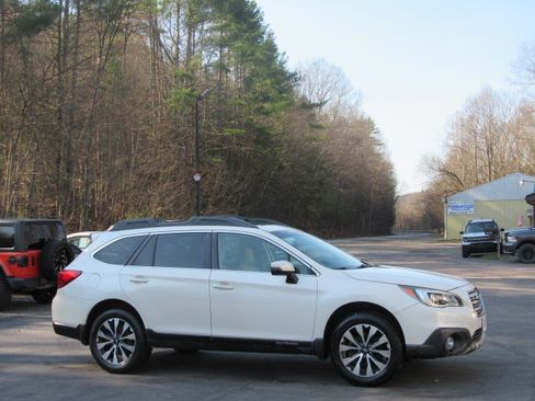 Used 2017 Subaru Outback 2.5i Limited image 9