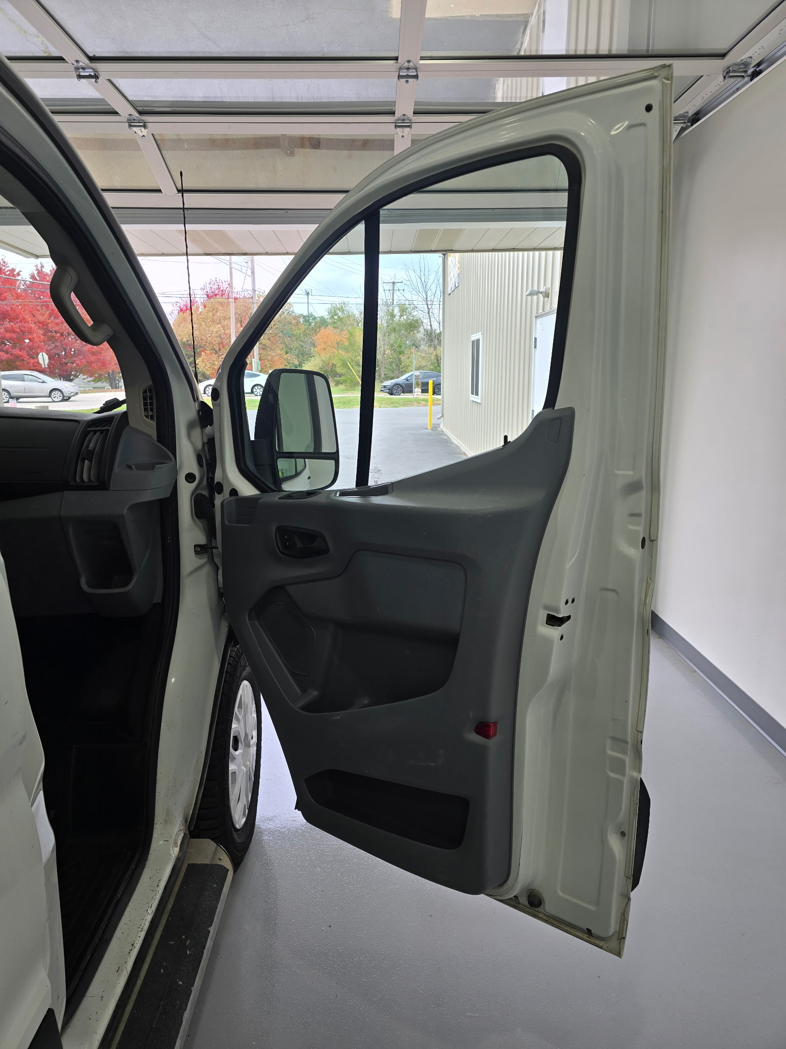 Used 2019 Ford Transit 250 130 Low Roof RWD image 12
